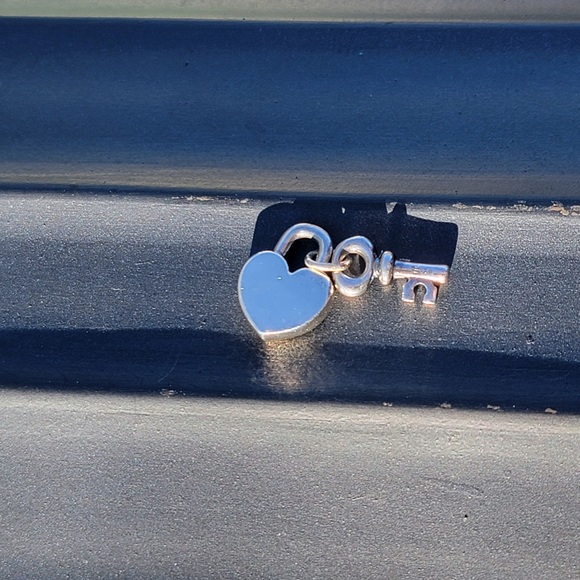 My heart is yours James Avery charm - Picture 2 of 2